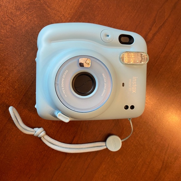 Fujifilm Instax Mini 11 and Carrying Case - Picture 3 of 4